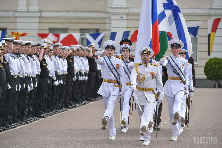 выпускники