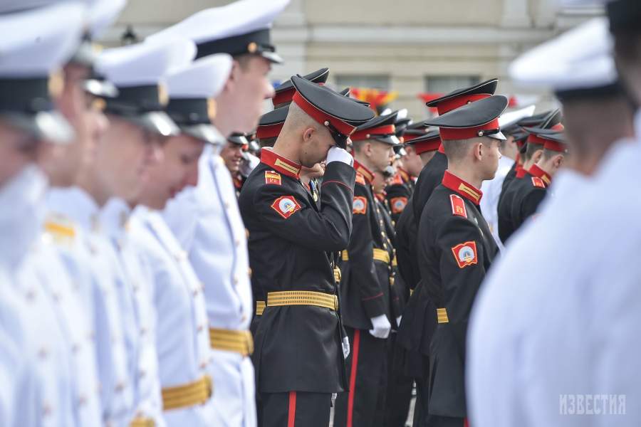 выпускники