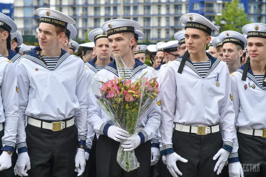 выпускники