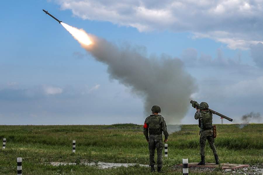 Стрелки-зенитчики во время второго этапа Всеармейского конкурса по полевой выучке среди подразделений противовоздушной обороны