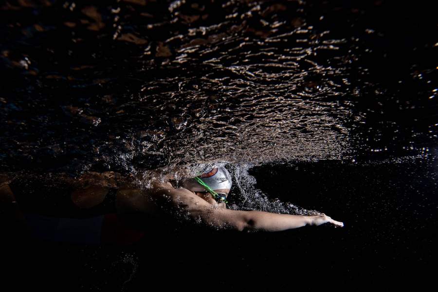 Турецкая пловчиха Нил Сахин