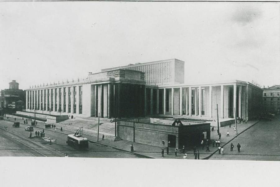 Государственная библиотека СССР им. В.И. Ленина. Вид с Моховой. Незадолго до войны