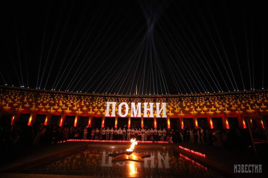 площадь перед Музеем Победы