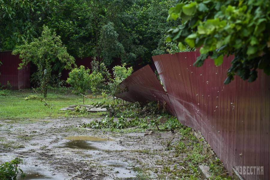 упавший забор