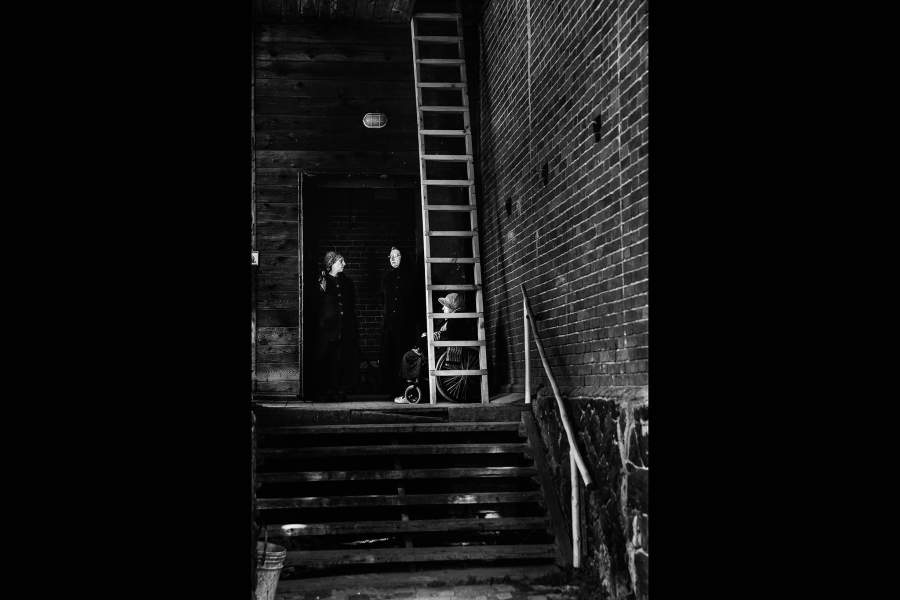 Показывая отремонтированные монашеские кельи, матушка повела нас в самое дальнее помещение, в котором жители обители хотят создать домашнюю церковь. «Ведь молитва для нас всех – в первую очередь. Она есть врачевание душ, – поясняет матушка Неонила 