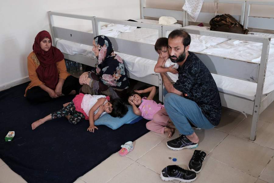 Турция сбежавшие. Афганский синдром. Городок беженцев Турция. Беженцы в отелях Турции.
