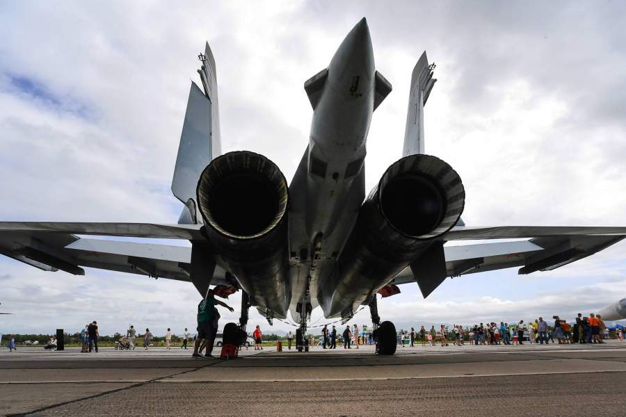 Истребитель Су-35С на выставочной площадке военно-технического форума "Армия-2021" на военном аэродроме Центральная Угловая во Владивостоке