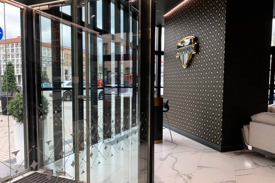 шоу-рум автомобилей Aurus