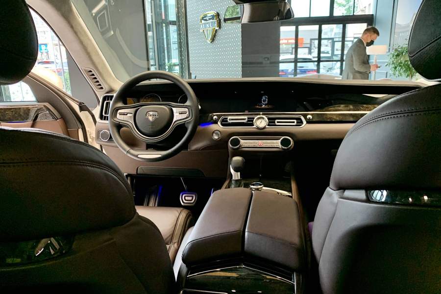 шоу-рум автомобилей Aurus