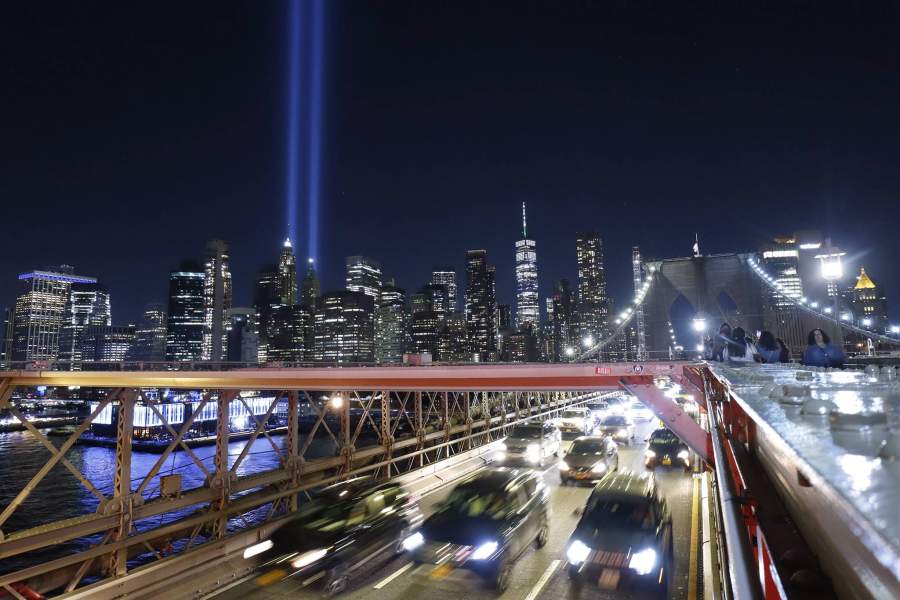 Световая инсталляция в Нью-Йорке в память о жертвах теракта