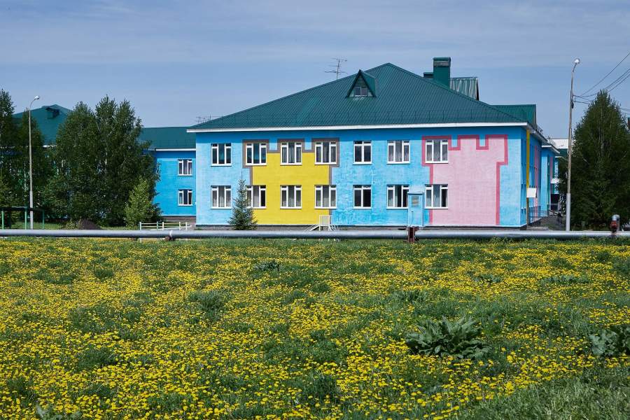 Больницу построили за пределами Уфы, в сельской местности – поближе к природе. Врачи объясняют, что для психически больных людей «терапия окружающей средой» важна не меньше таблеток