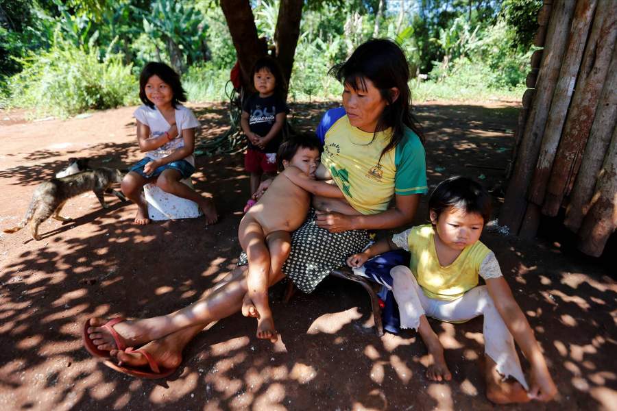 Женщина с детьми