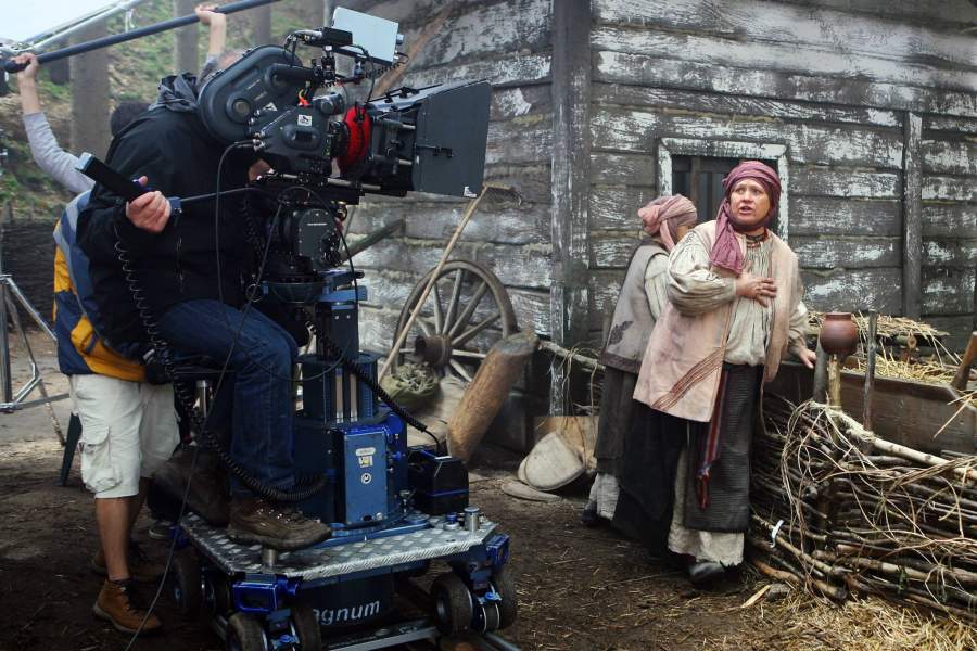 Народная артистка России Нина Русланова на съемочной площадке фильма по мотивам первой рукописи Н.В. Гоголя «Вий». Режиссер-постановщик и сценарист Олег Степченко. 2008 год