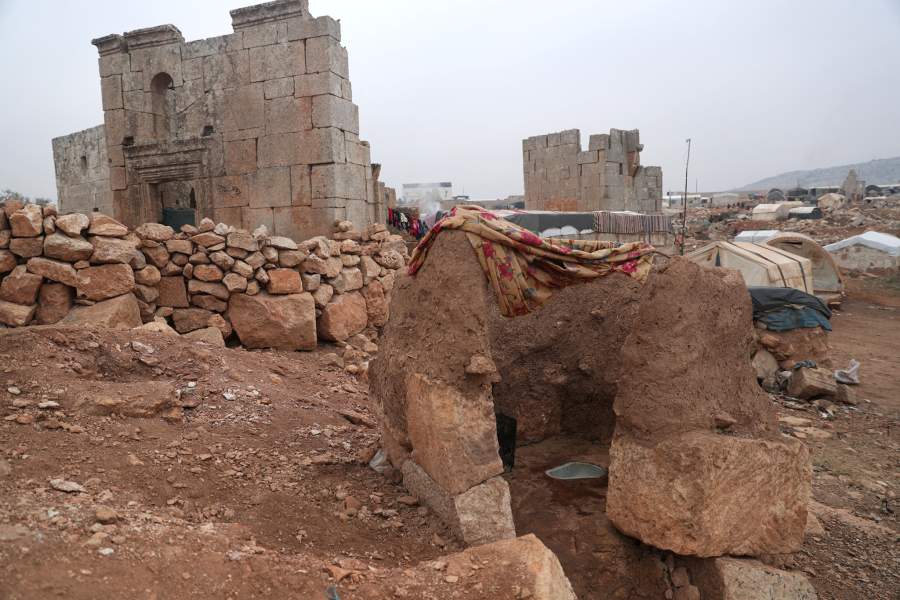 Жизнь сирийских семей в древних руинах