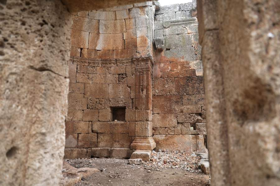 Жизнь сирийских семей в древних руинах