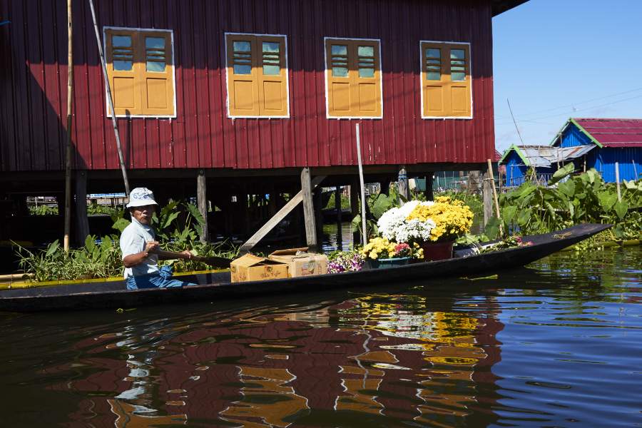 Жизнь на водах озера Инле