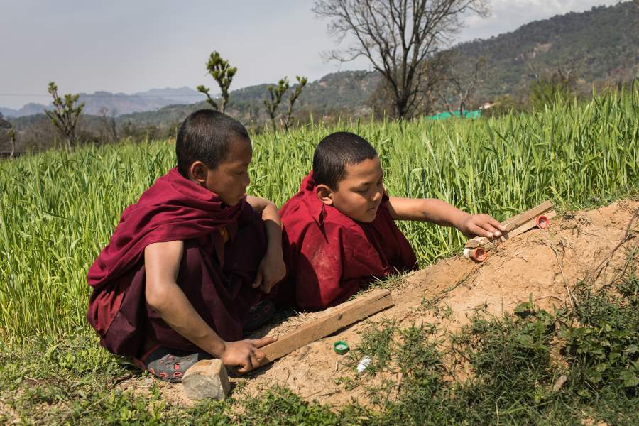 Как и чем живут молодые монахи в монастыре на севере Индии