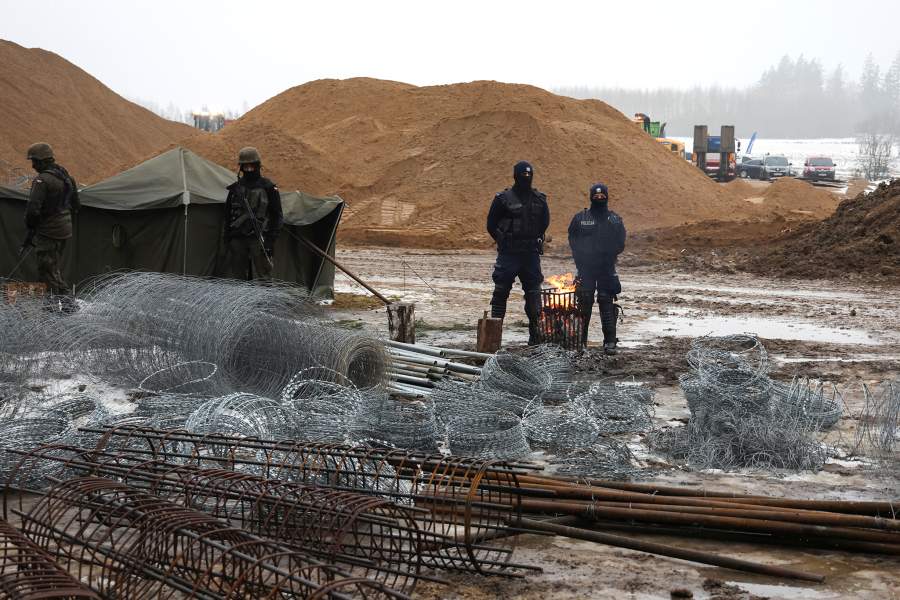 Строительство стены на границе с Белоруссией