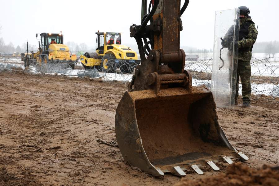 Строительство стены на границе с Белоруссией