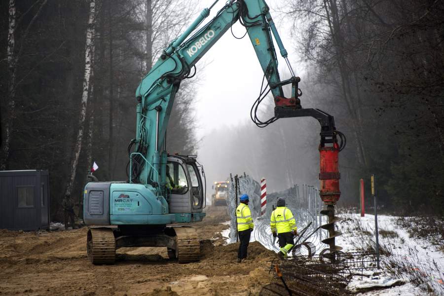 Строительство стены на границе с Белоруссией