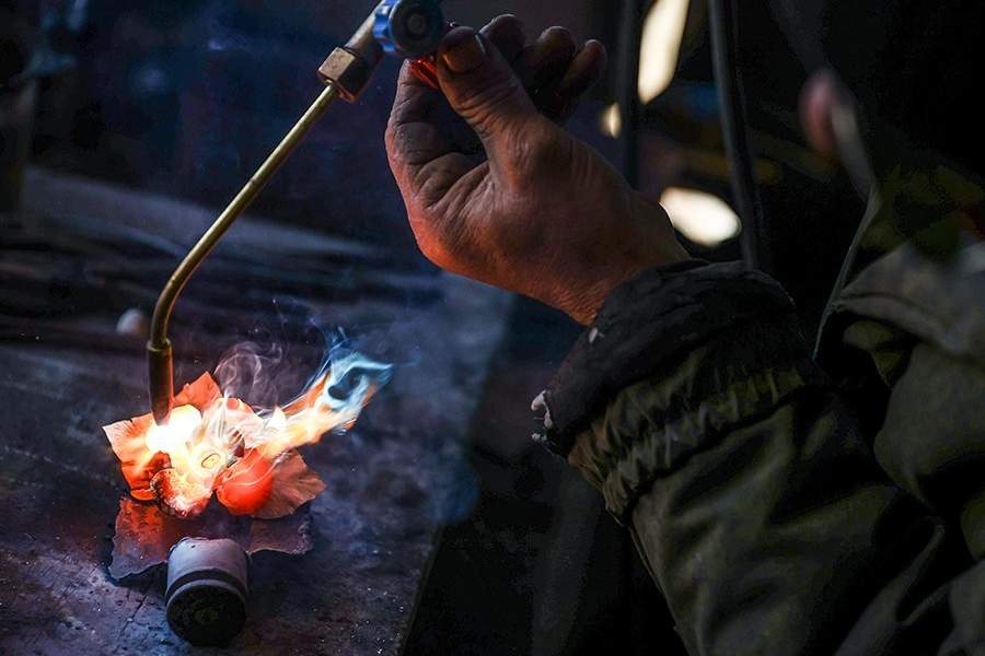 Как работает кузнец из Донецка
