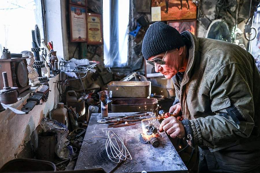 Как работает кузнец из Донецка
