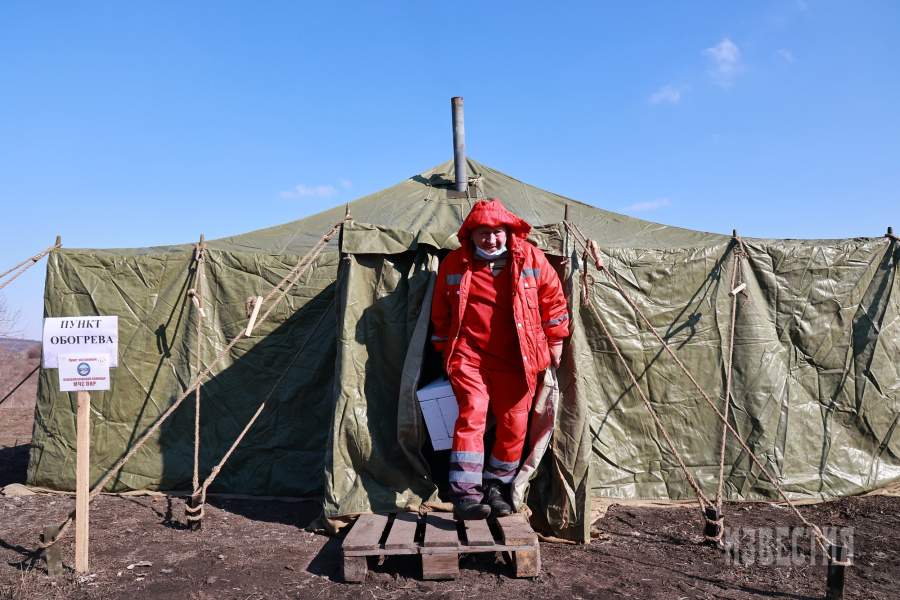 Палаточный лагерь беженцев в районе Старобельска