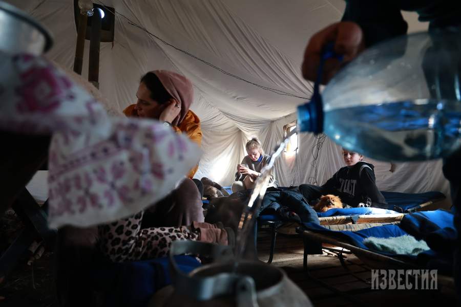 Палаточный лагерь беженцев в районе Старобельска