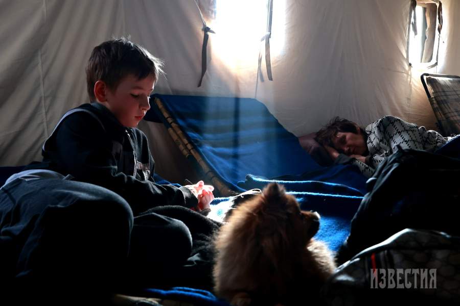 Палаточный лагерь беженцев в районе Старобельска