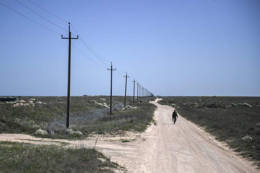 Саперы разминировали Арабатскую стрелку в Азовском море