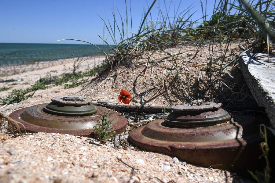 Саперы разминировали Арабатскую стрелку в Азовском море