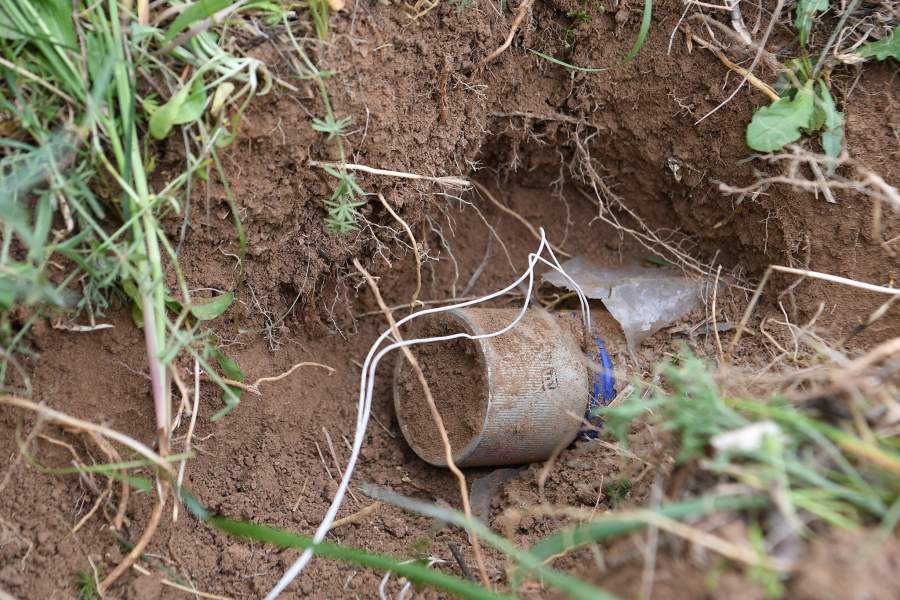 Подготовка управляемого подрыва оставленной украинской армией взрывчатки у шлюза Северо-Крымского канала в Херсонской области