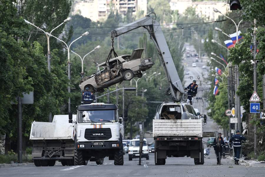 Эвакуация поврежденных автомобилей с дороги