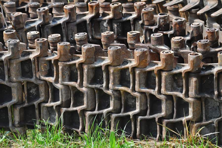 Склад деталей в распоряжении ремонтно-восстановительного полка Вооруженных сил РФ, военнослужащие которого работают в зоне специальной военной операции на Украине