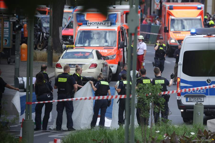 Машина въехала в толпу в центре Берлина