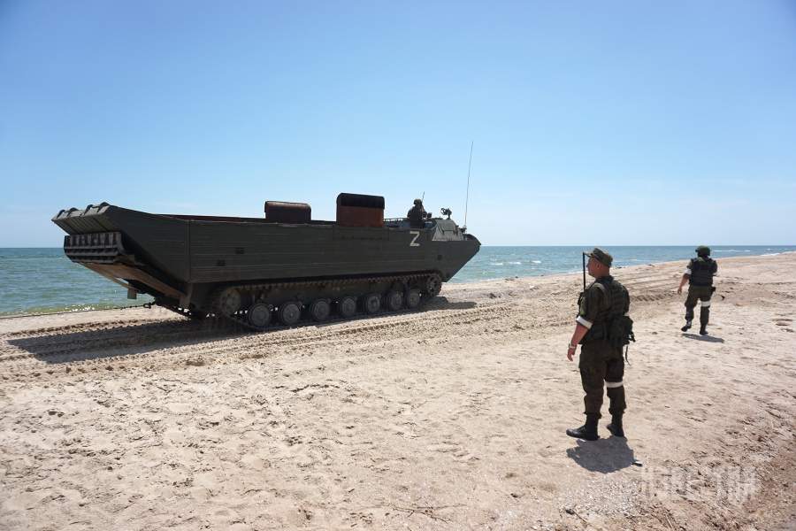 Пляжный сезон в Мариуполе