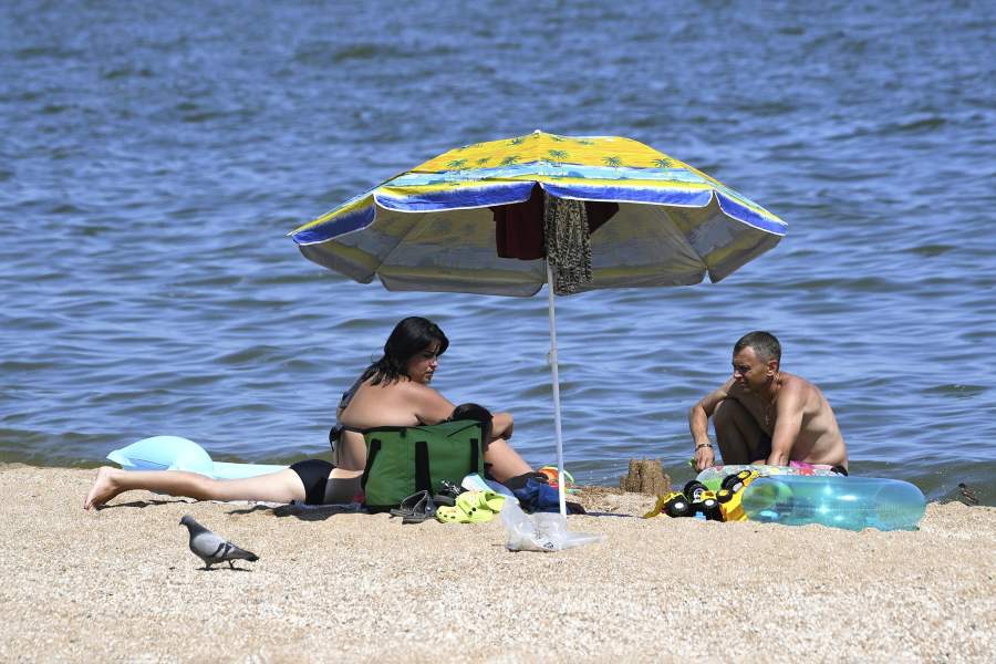 Пляжный сезон в Мариуполе