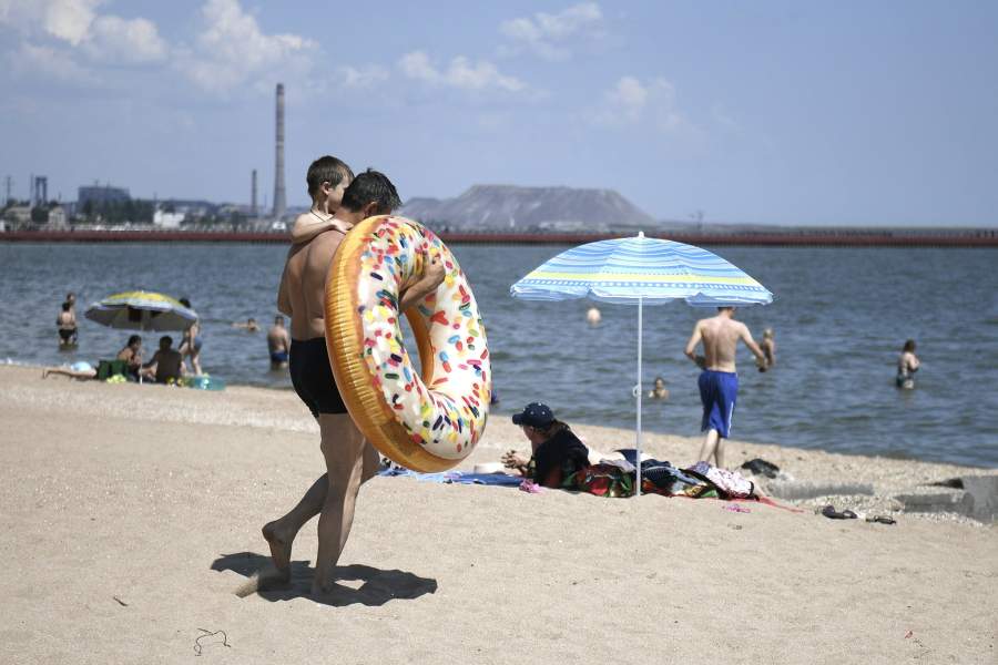 Пляжный сезон в Мариуполе