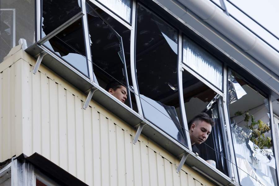 Поврежденные жилые дома в Белгороде