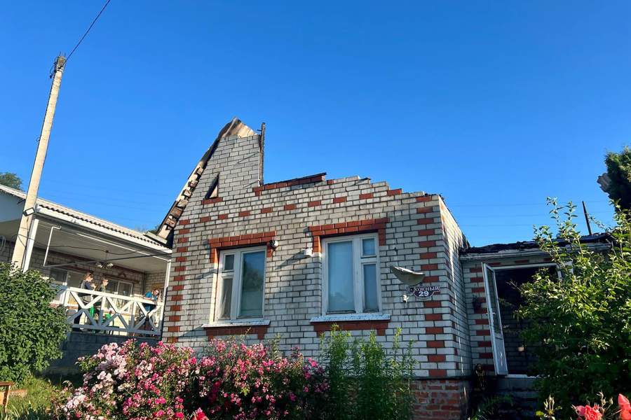 Поврежденные жилые дома в Белгороде