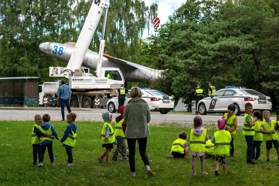 В Риге демонтировали памятник советским летчикам