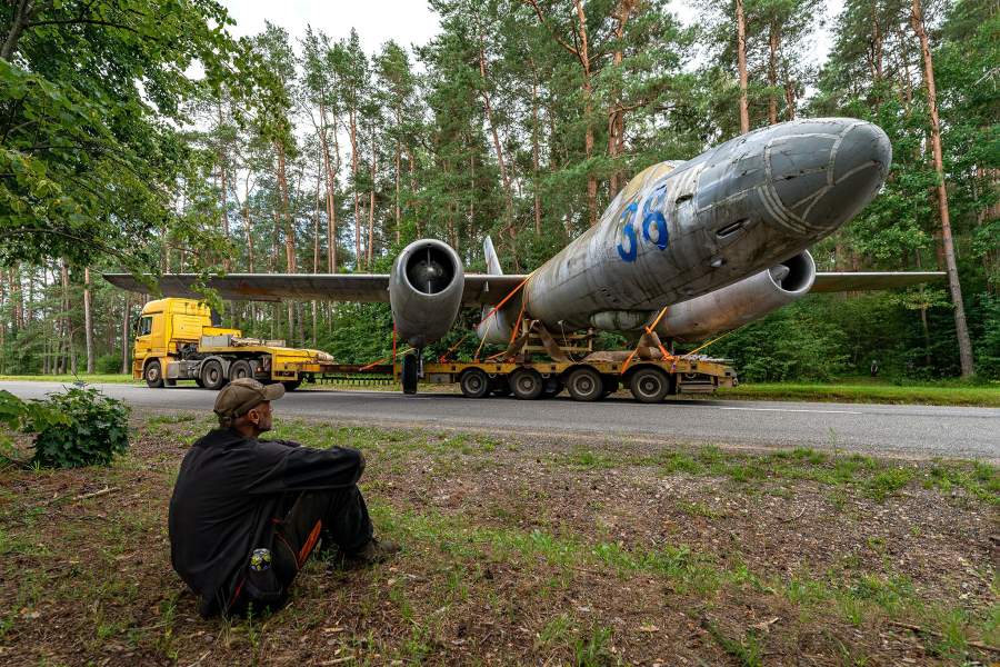 В Риге демонтировали памятник советским летчикам