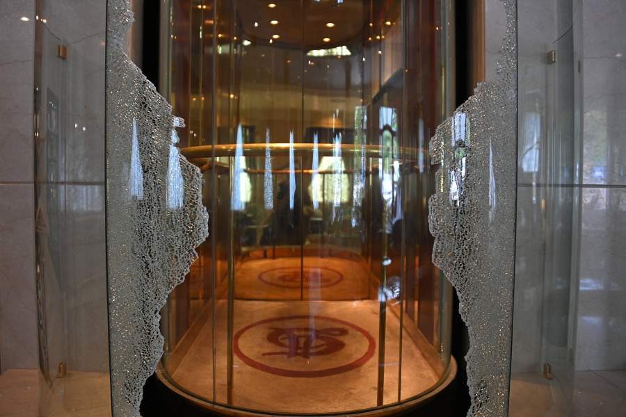 Последствия обстрела центра Донецка