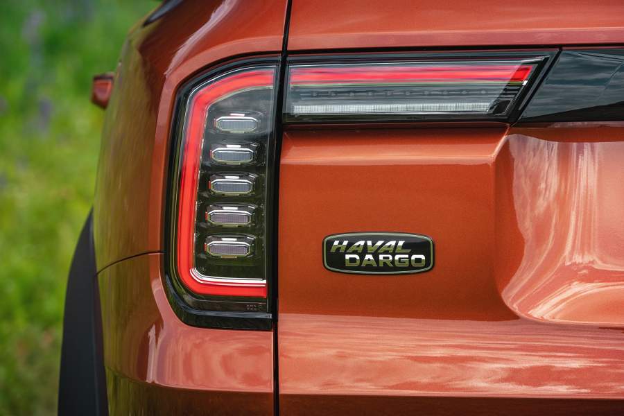 Эмблема на крышке багажника в стиле Land Rover