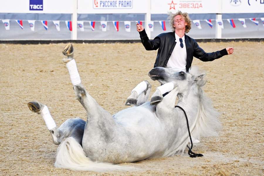 Выступление всадников Кремлевской школы верховой езды на Фестивале «Спасская башня»