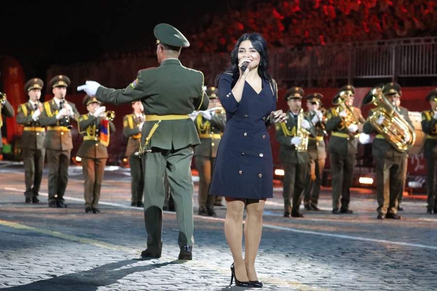 Выступление оркестра Главного штаба Вооруженных сил Республики Армения во время церемонии открытия XV Международного военно-музыкального фестиваля «Спасская башня»