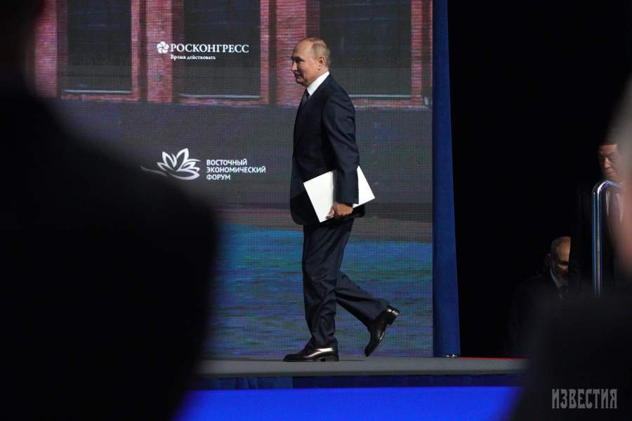 Президент РФ Владимир Путин на пленарном заседании VII Восточного экономического форума во Владивостоке