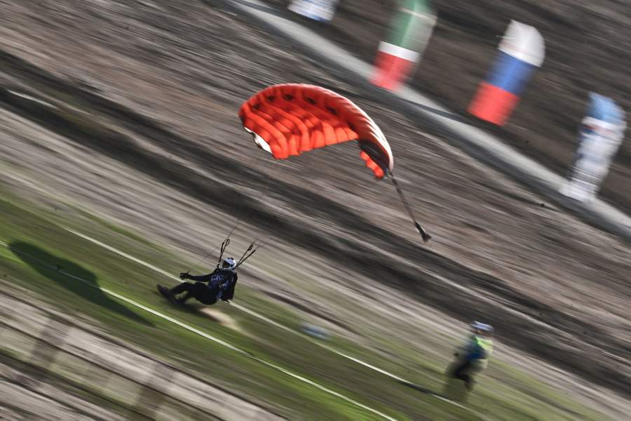 Соревнования по парашютному спорту в Гудермесе