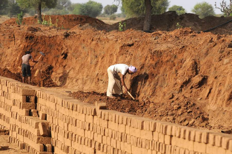 Индийский кирпичный завод в пустыне Тар