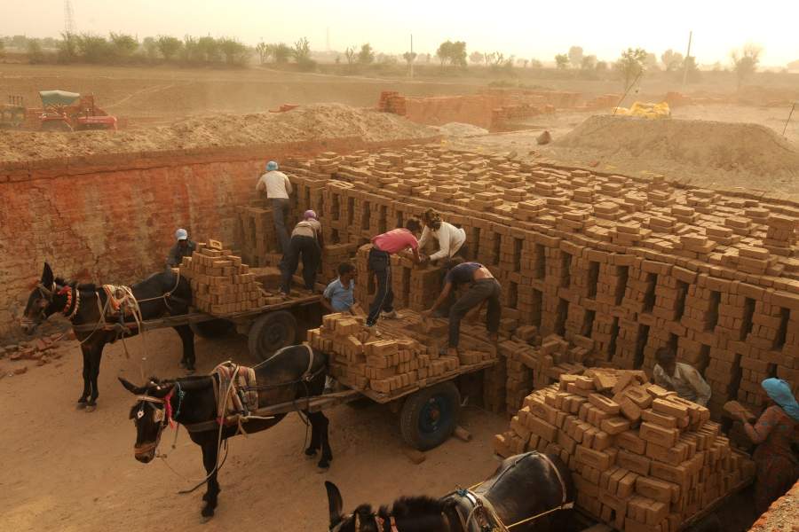 Индийский кирпичный завод в пустыне Тар